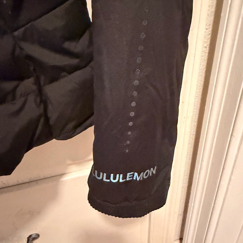 Lululemon Down For it All Women's Black Puffer Jacket - Picture 6 of 6